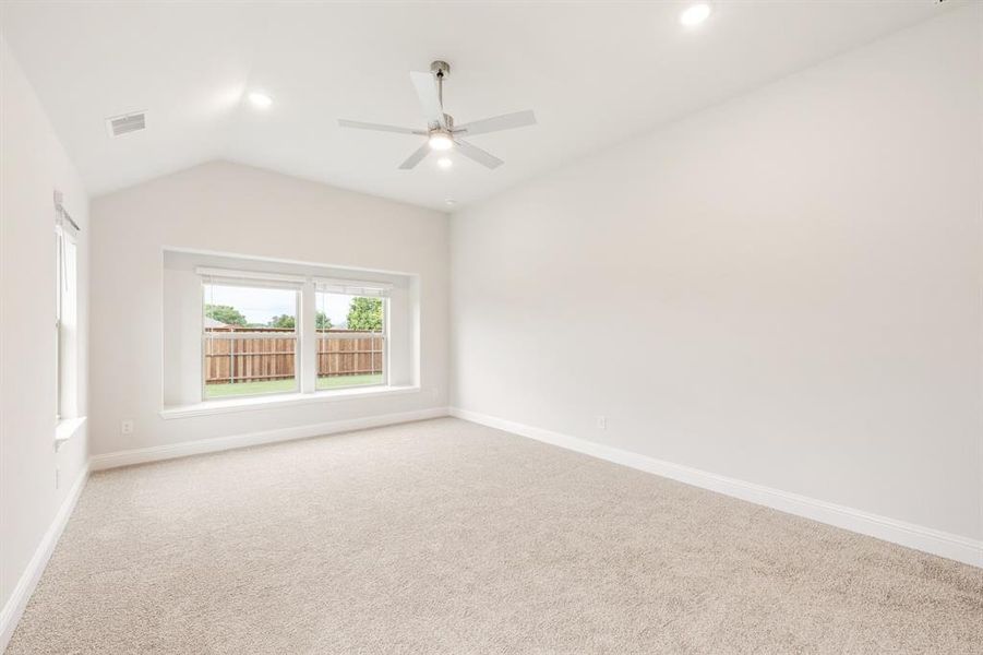 Spacious, unfurnished interior of a new home in Terracina, Rockwall (Image 33).