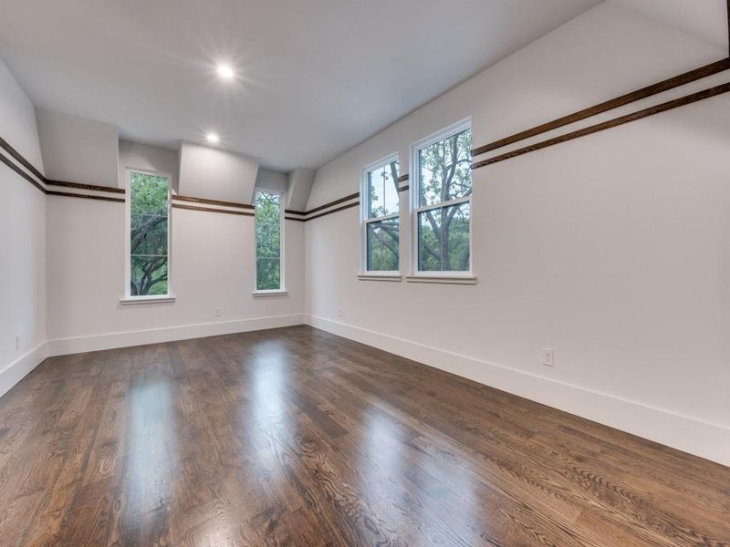 Spacious, unfurnished interior of a new home in , Dallas (Image 30).