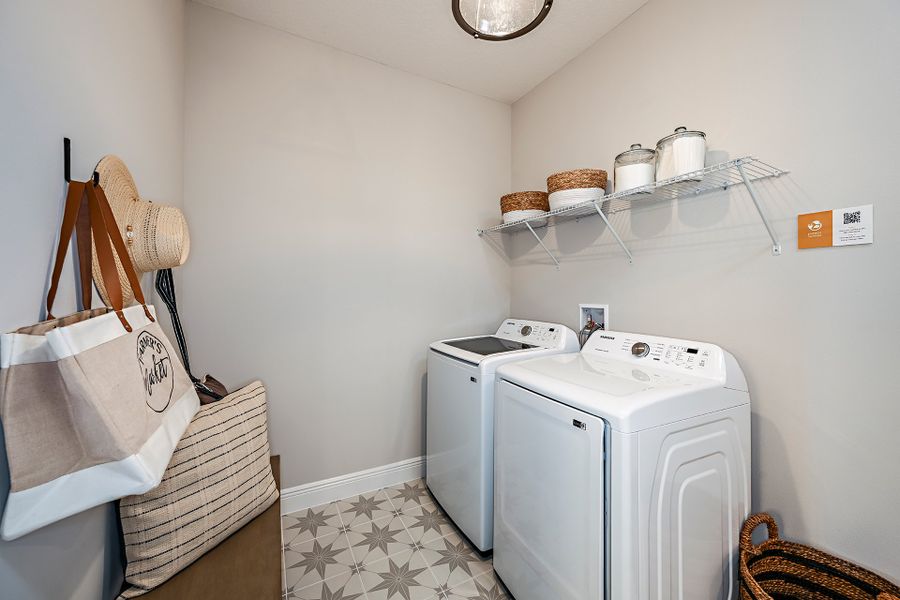 Representative interior finishes for a home built from the Briella by Risewell Homes in Country Club Estates, Palm Bay (Image 12).