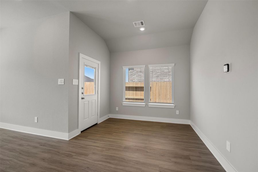 The perfect setting for casual family meals or weekend brunches. The perfect setting for casual family meals or weekend brunches.