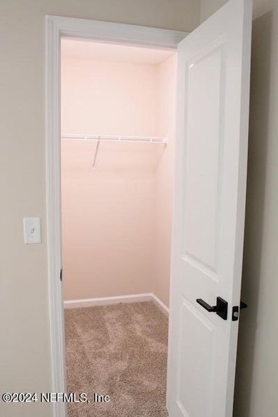Spacious, unfurnished interior of a new home in , Middleburg (Image 10).