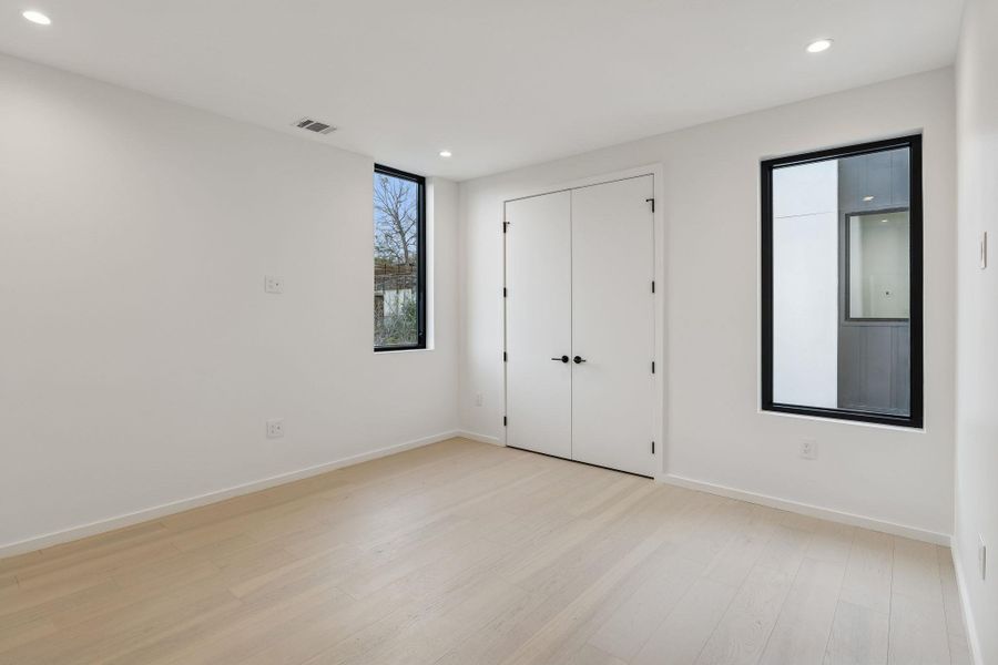 Spacious, unfurnished interior of a new home in , Austin (Image 26).