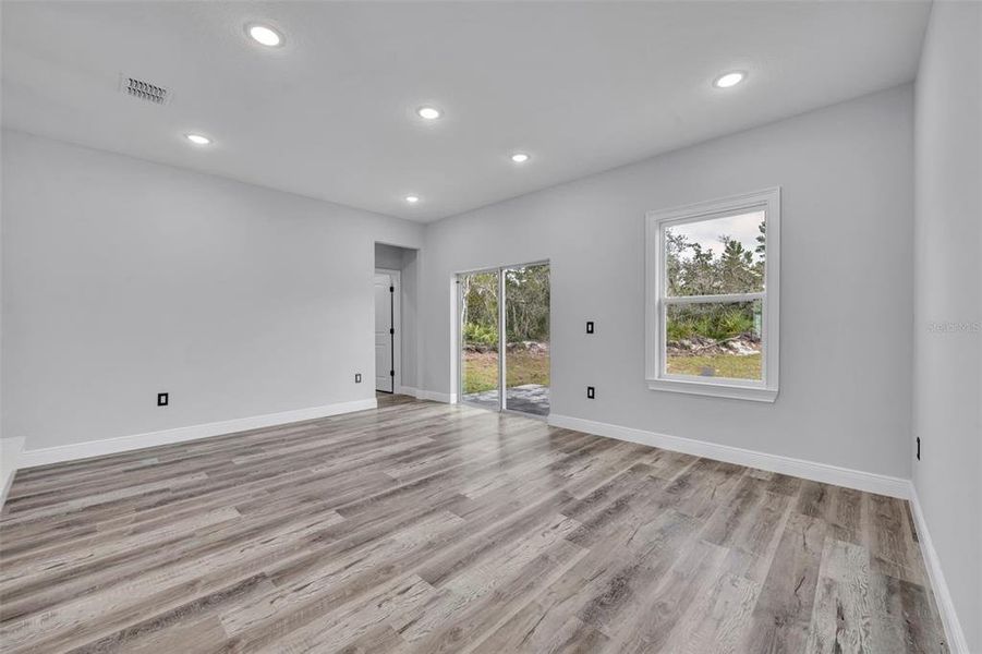 Spacious, unfurnished interior of a new home in , Kissimmee (Image 22).