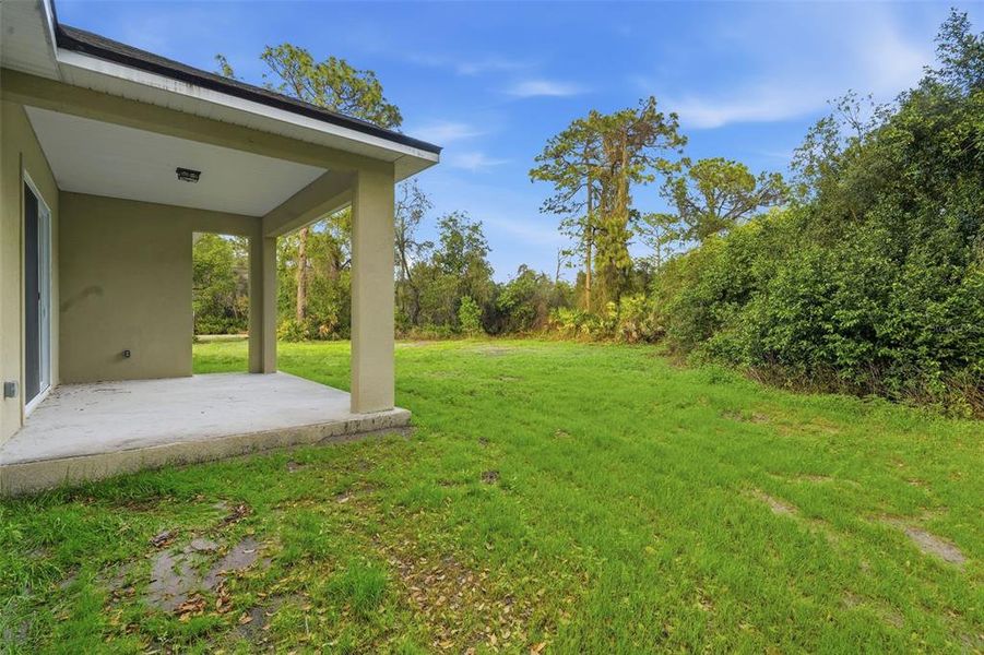 Exterior details and patio area of a home in , Debary (Image 3).