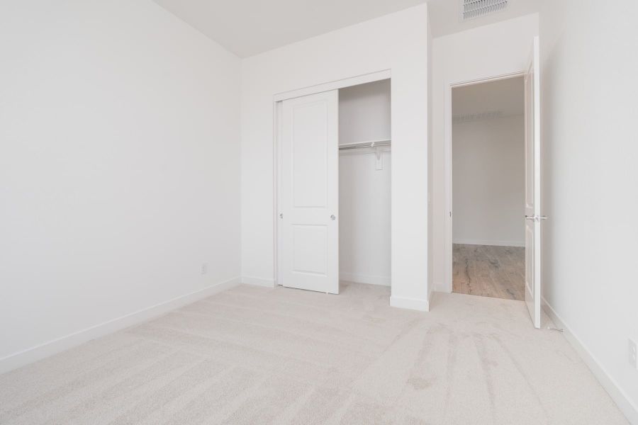 Spacious, unfurnished interior of a new home in Soleo, San Tan Valley (Image 16).