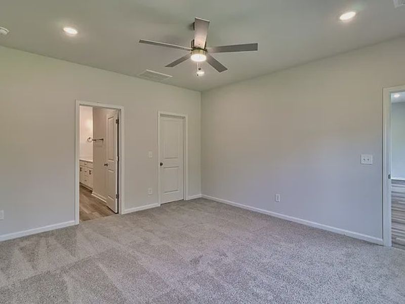 Spacious, unfurnished interior of a new home in Amber Hill, West Columbia (Image 21).