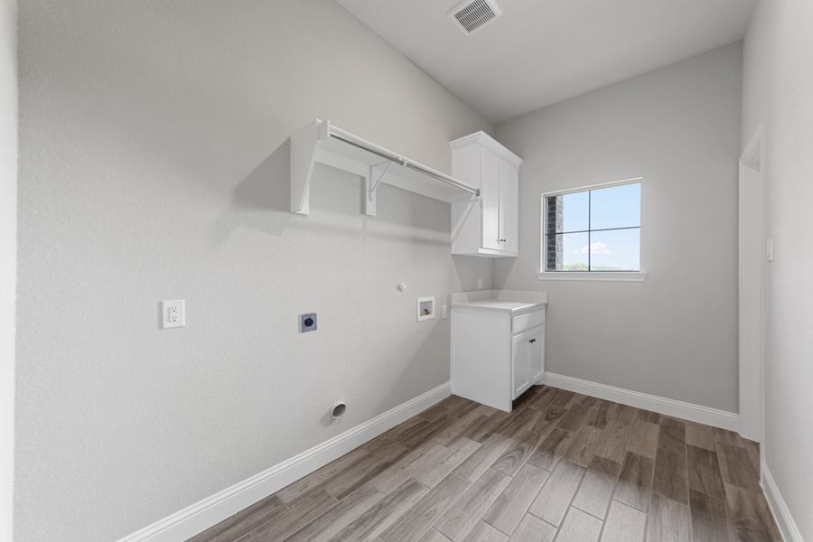 Representative furnished interior of a home built from the 2591 by Robbie Hale Homes in High Meadows Estates, Nevada (Image 12).