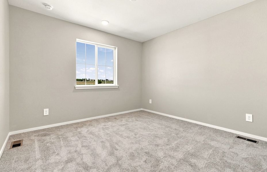 Spacious, unfurnished interior of a new home in Murata Farms, Fort Lupton (Image 33).