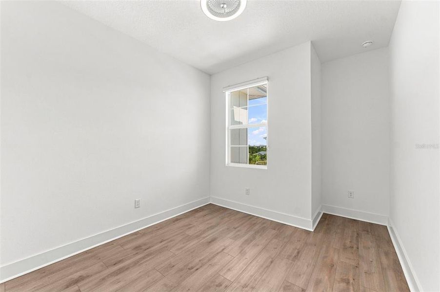 Spacious, unfurnished interior of a new home in , Seminole (Image 24).