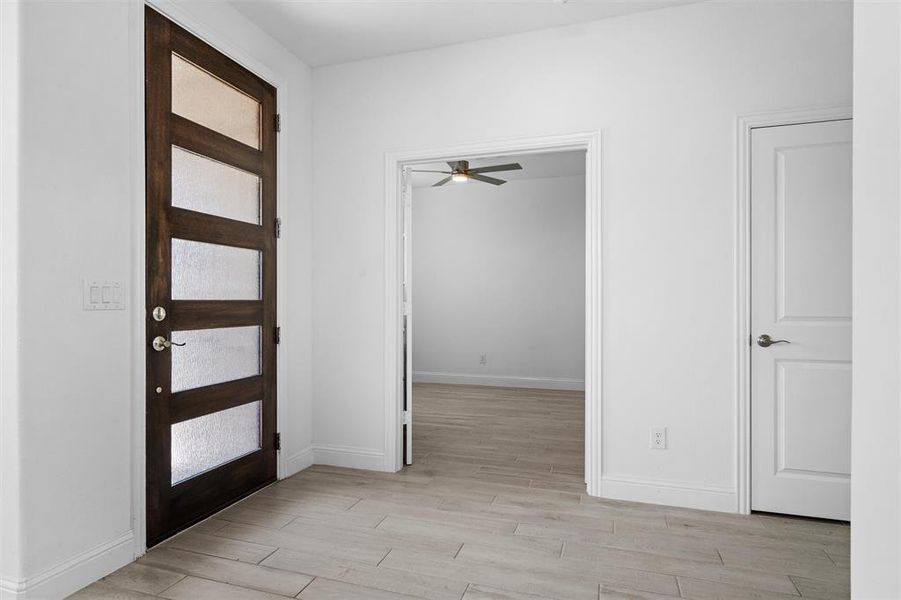 Spacious, unfurnished interior of a new home in Fox Hollow, Forney (Image 23).