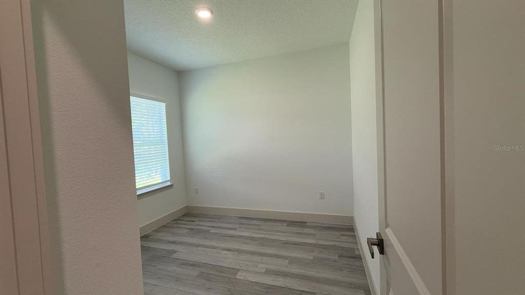 Spacious, unfurnished interior of a new home in , Dunnellon (Image 27).