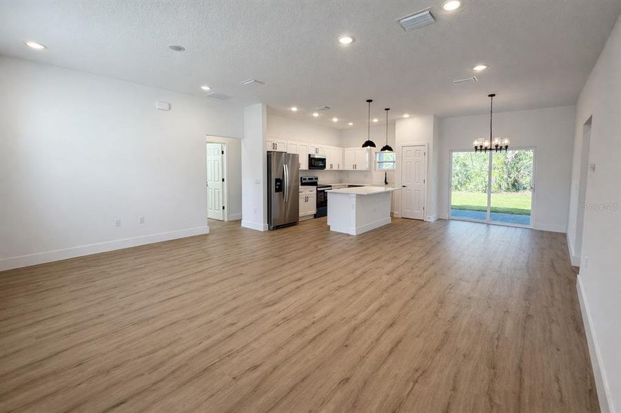 Spacious, unfurnished interior of a new home in , Citrus Springs (Image 24).