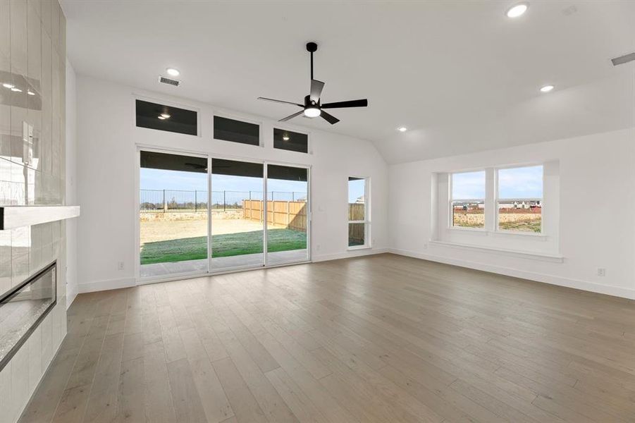 Spacious, unfurnished interior of a new home in Edgewood Creek, Celina (Image 27).