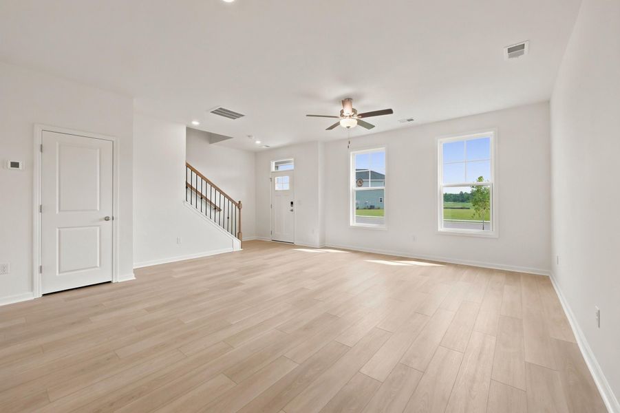 Spacious, unfurnished interior of a new home in Edgefield, Loris (Image 20).