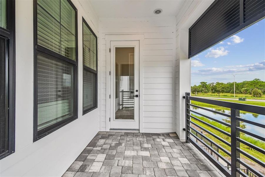 Exterior details and patio area of a home in , Sarasota (Image 3).