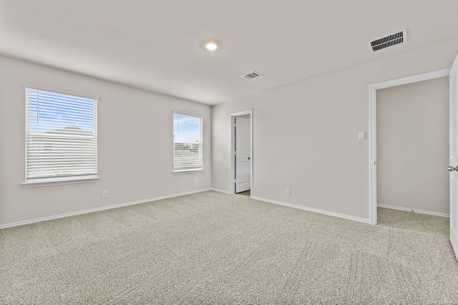 Spacious, unfurnished interior of a new home in Redbird Ranch, San Antonio (Image 15).