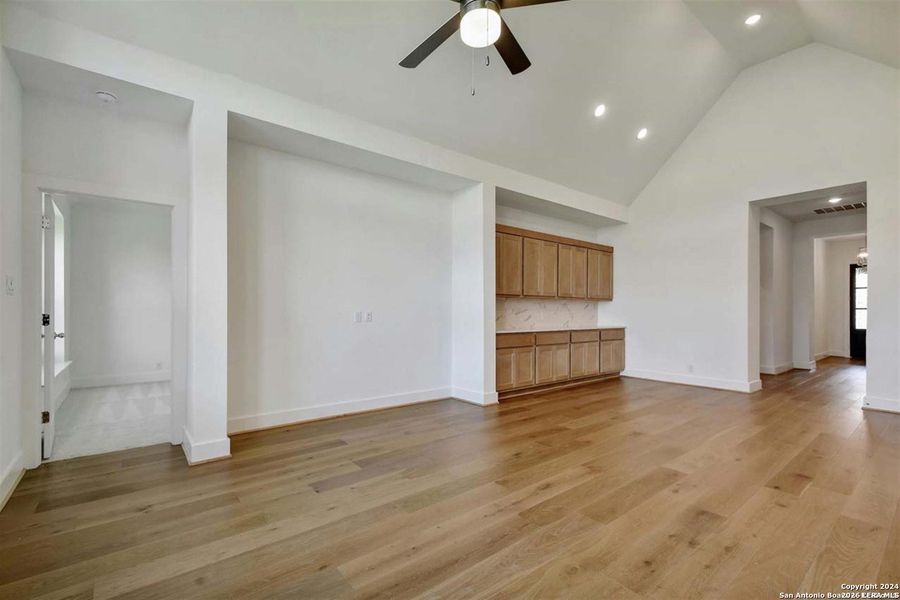 Spacious, unfurnished interior of a new home in Alsatian Oaks, Castroville (Image 9).