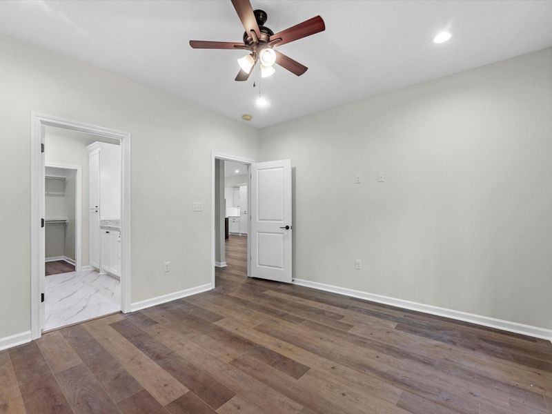 Spacious, unfurnished interior of a new home in , Brookeland (Image 14).