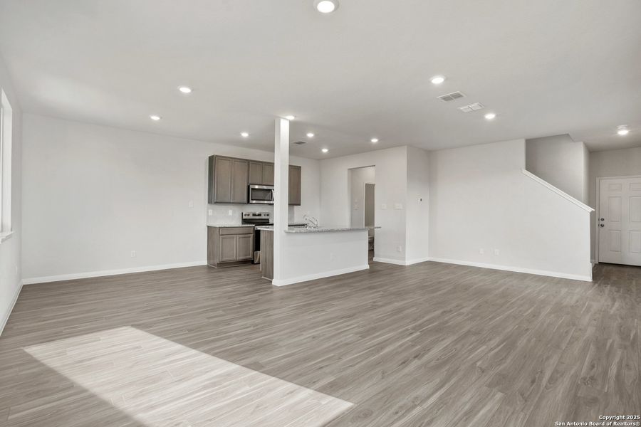 Spacious, unfurnished interior of a new home in Melissa Ranch, San Antonio (Image 21). Spacious, unfurnished interior of a new home in Melissa Ranch, San Antonio (Image 21).