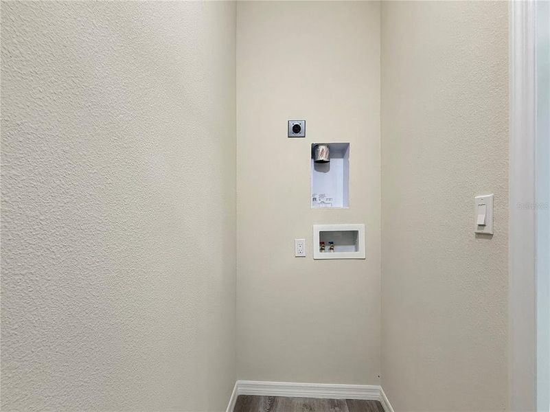 Spacious, unfurnished interior of a new home in , Tampa (Image 26).