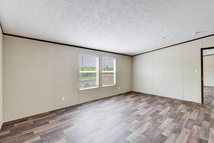 Spacious, unfurnished interior of a new home in , Santa Fe (Image 26).