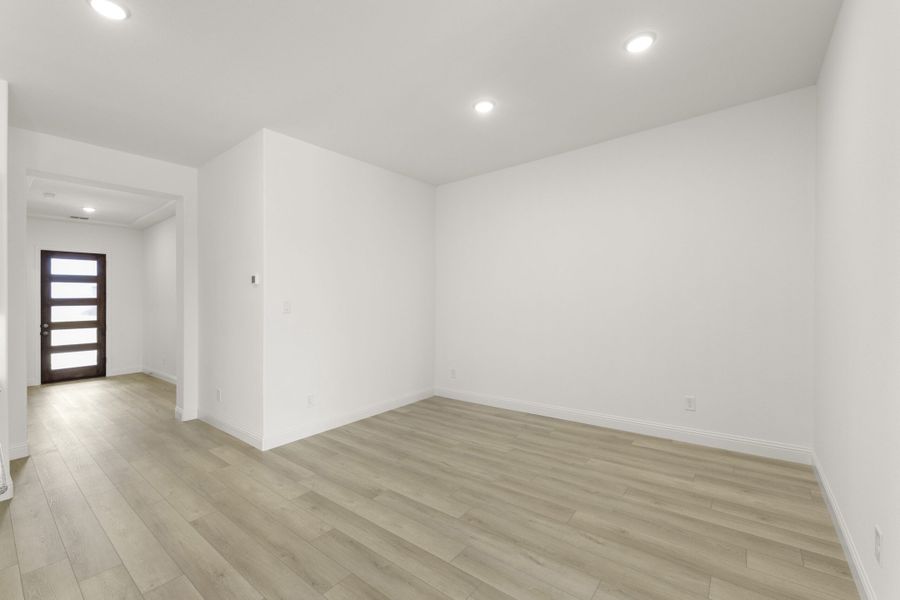 Spacious, unfurnished interior of a new home in River Ranch, Van Alstyne (Image 20). Spacious, unfurnished interior of a new home in River Ranch, Van Alstyne (Image 20).