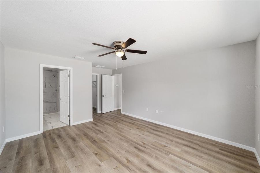 Spacious, unfurnished interior of a new home in , Citrus Springs (Image 16).