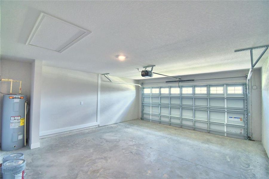 Spacious, unfurnished interior of a new home in , Auburndale (Image 24).