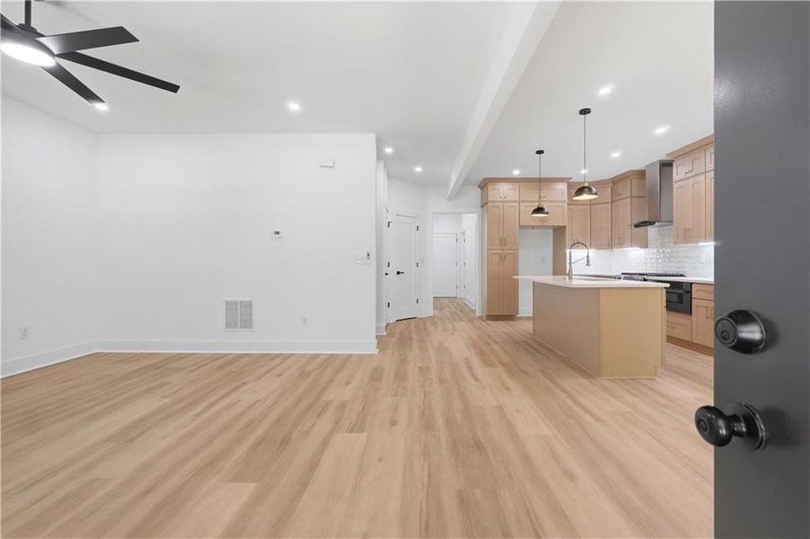 Spacious, unfurnished interior of a new home in , Atlanta (Image 18).