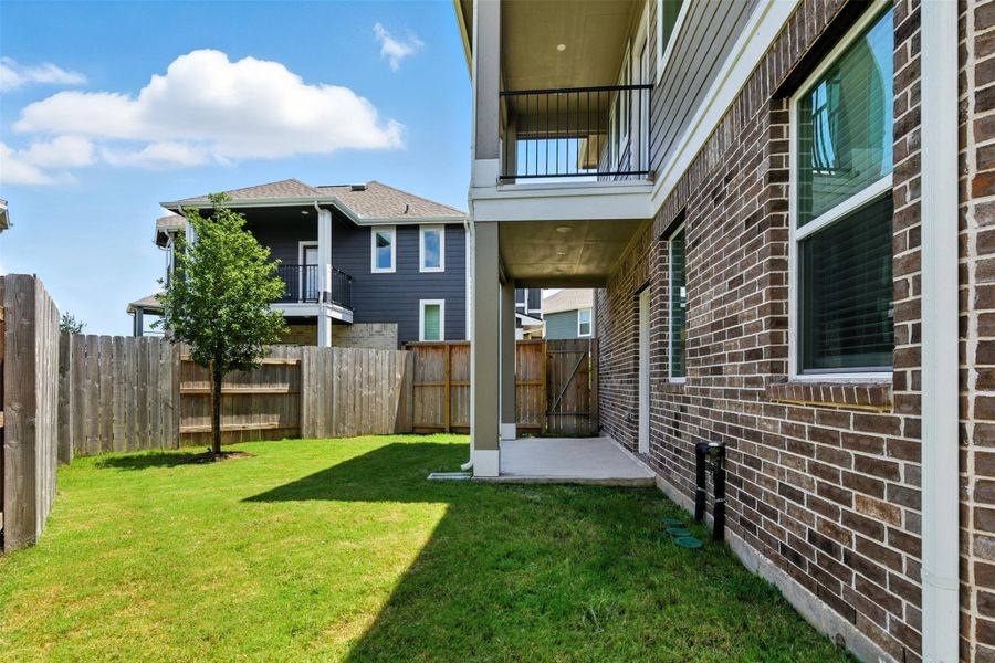 Come and see this spaciousbackyard with covered patio! Come and see this spaciousbackyard with covered patio!