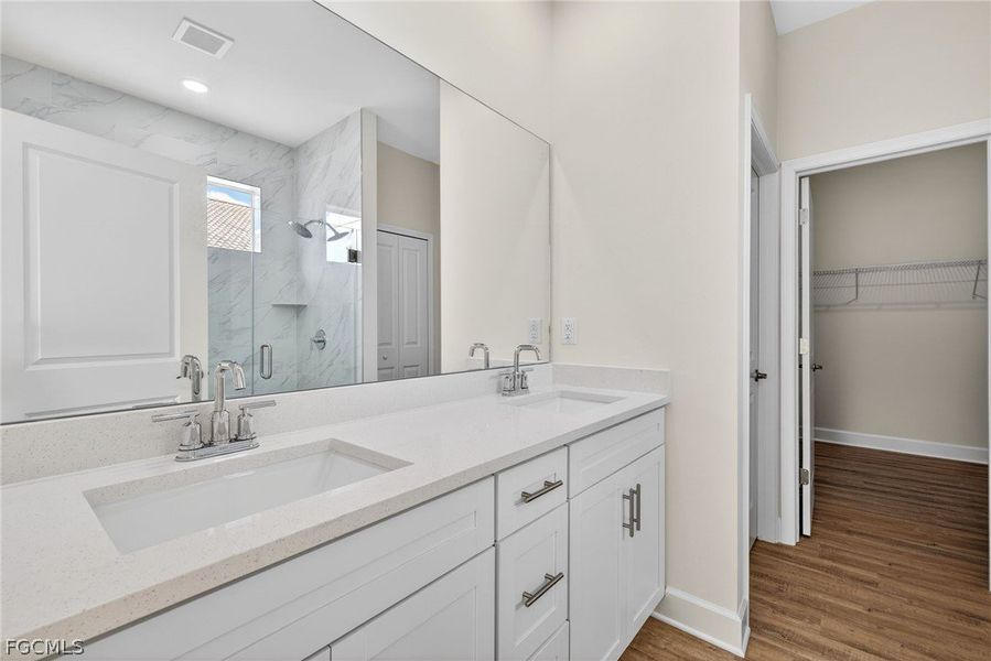 Furnished interior view inside a new home in Cape Coral, Cape Coral (Image 6).