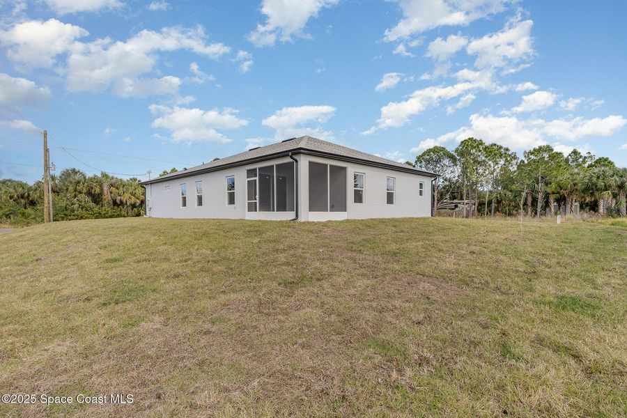 Exterior details and patio area of a home in , Palm Bay (Image 3).