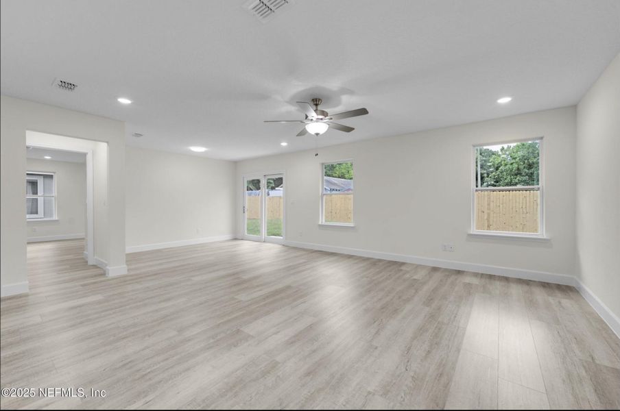 Spacious, unfurnished interior of a new home in , Jacksonville (Image 25).