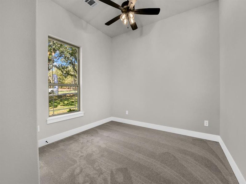 Unfurnished room with carpet and ceiling fan