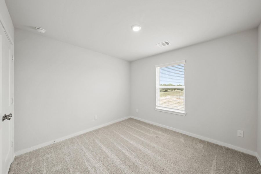 Spacious, unfurnished interior of a new home in Valor Park, Bay City (Image 15).