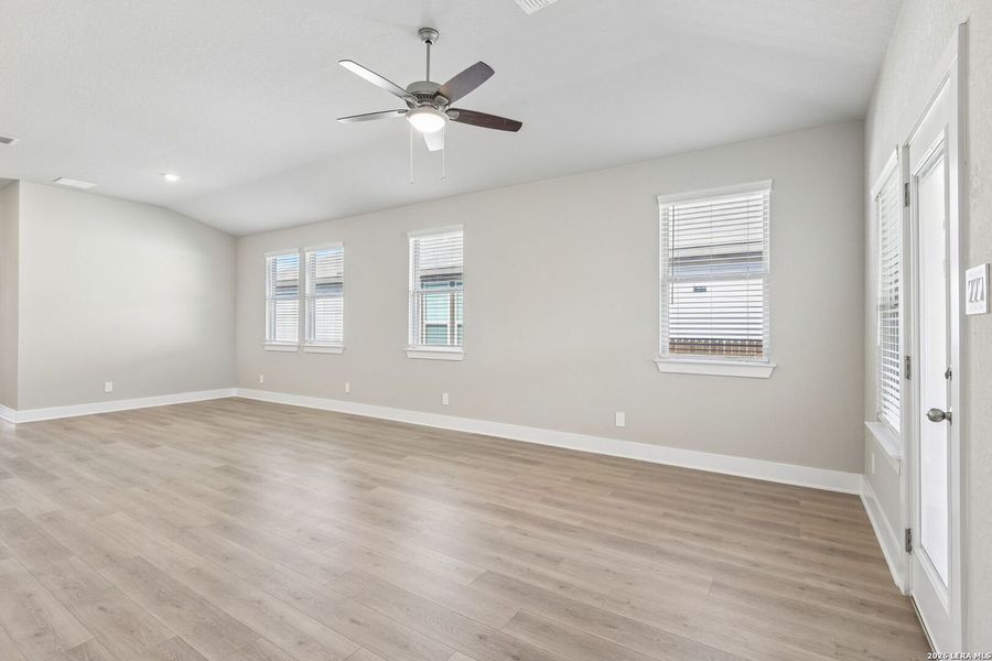 Spacious, unfurnished interior of a new home in Royal Crest, San Antonio (Image 34).