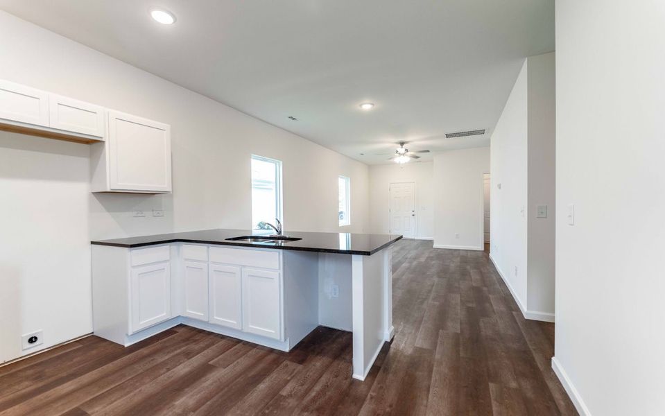 Image 13 of a home in Stonehenge.