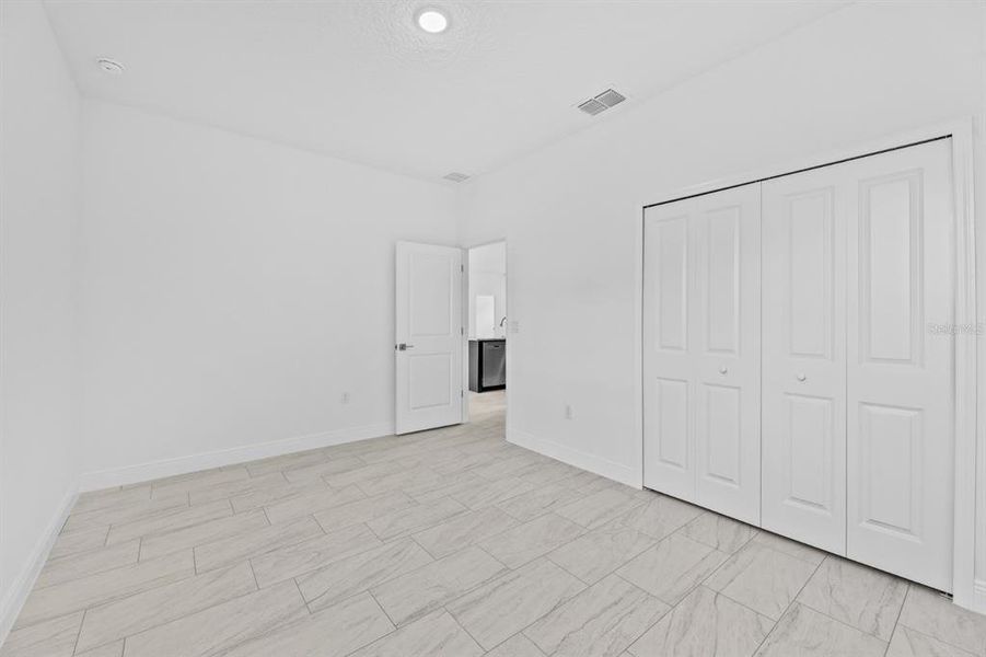 Spacious, unfurnished interior of a new home in , Citrus Springs (Image 39).