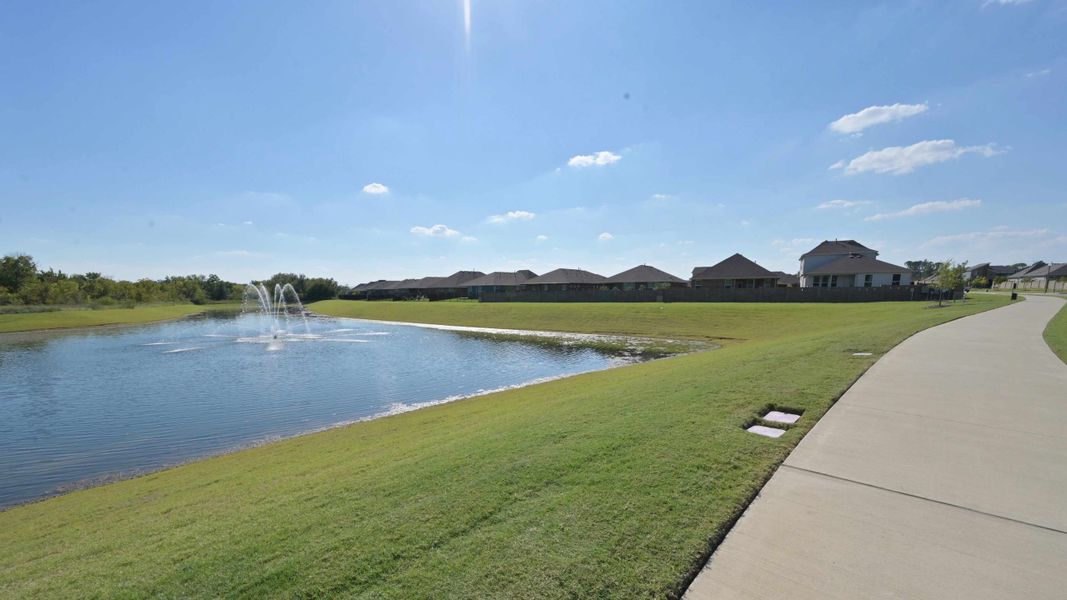 Outdoor and nature views near homes built from the Ozark by D.R. Horton in Eagle Creek, Denton (Image 9).