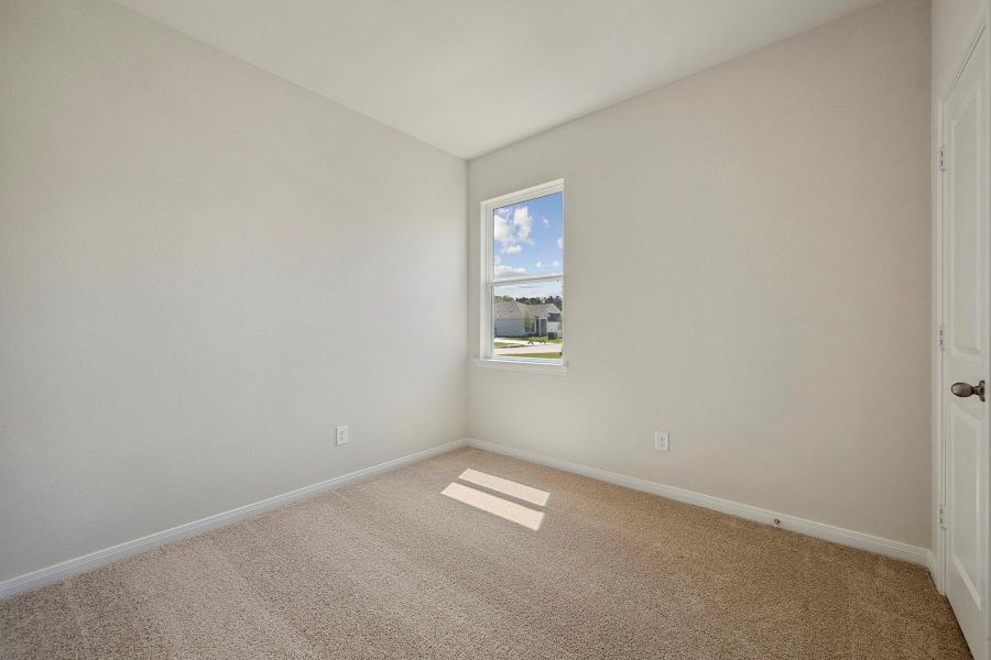 Spacious, unfurnished interior of a new home in Pinewood Trails, Cleveland (Image 16).