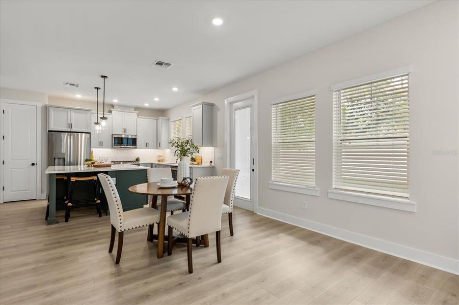 Furnished interior view inside a new home in , Orlando (Image 10).