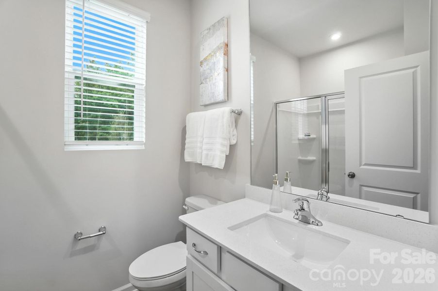 GUEST SUITE BATH DOWN