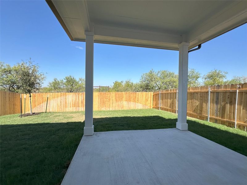 Exterior details and patio area of a home in Porter Country, Buda (Image 4).
