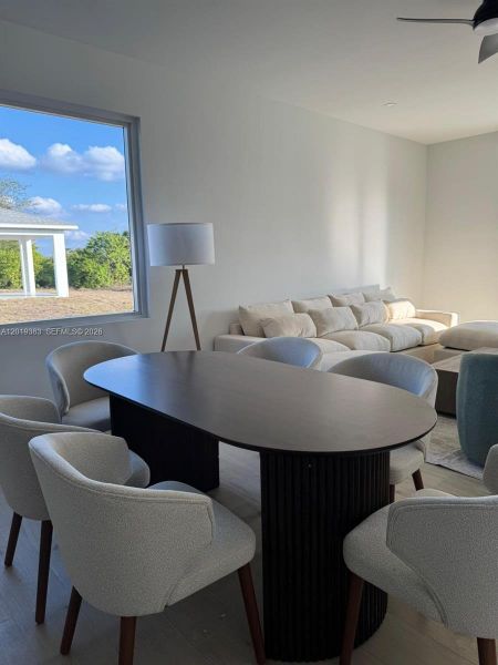 It is being sold unfurnished; the furnishings are shown for visualization purposes only. It is being sold unfurnished; the furnishings are shown for visualization purposes only.