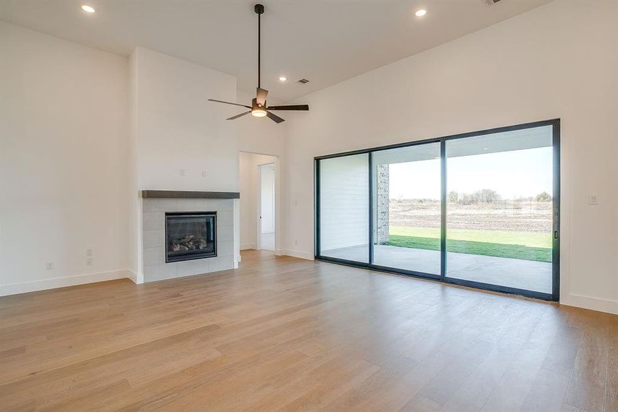 Spacious, unfurnished interior of a new home in Waterfall Ranch, Waxahachie (Image 25).