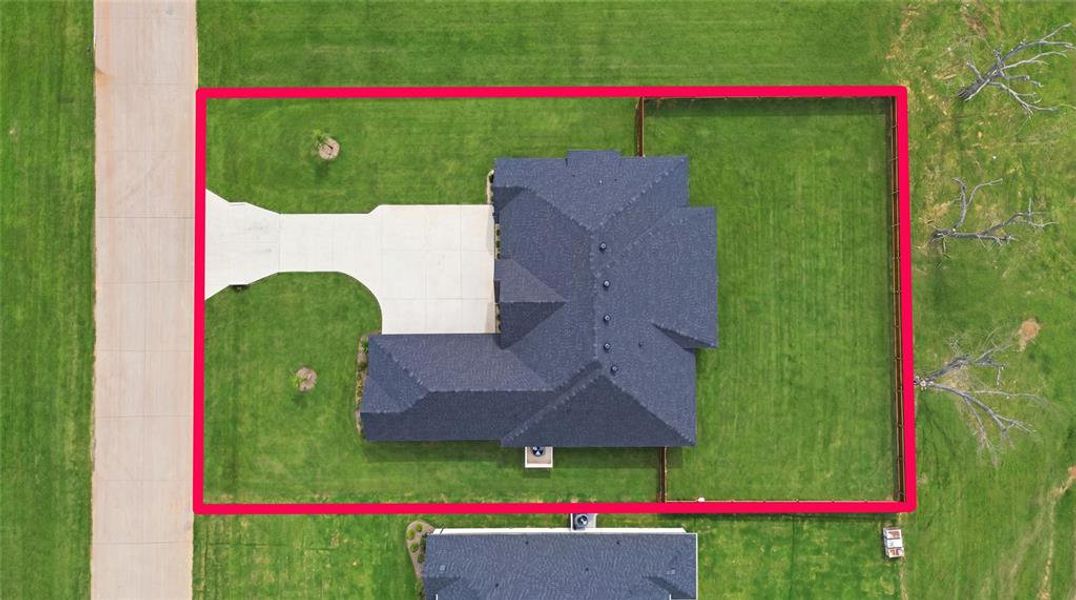 Exterior details and patio area of a home in Pecan Plantation, Granbury (Image 28).