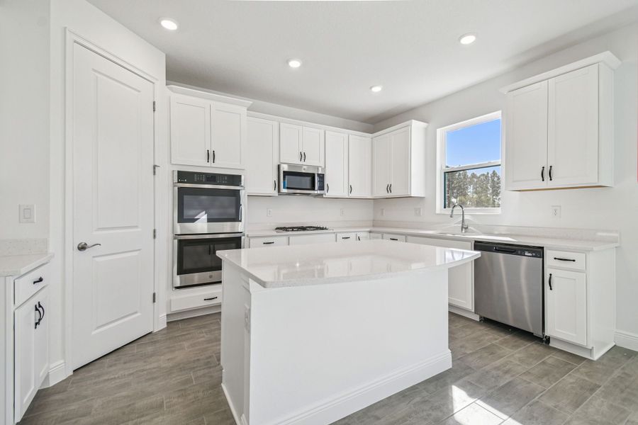 Representative furnished interior of a home built from the 50 ' - Saratoga by William Ryan Homes in Tamarack at Two Rivers, Zephyrhills (Image 10).
