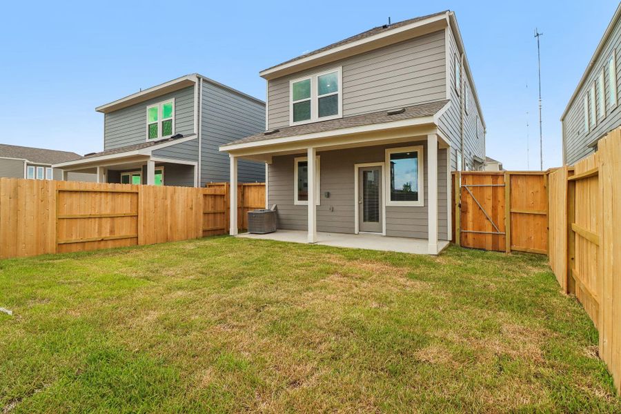 Exterior details and patio area of a home in Parkway Commons - City Series, Missouri City (Image 25).