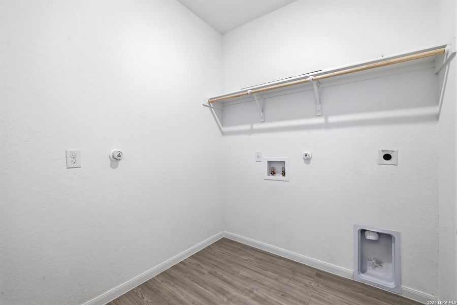 Spacious, unfurnished interior of a new home in Brookmill, San Antonio (Image 23).
