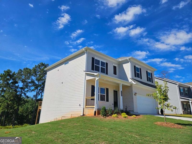 Exterior details and patio area of a home in Maddox Station, Eatonton (Image 3).